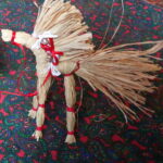 Цацка-падвеска з рафіі «Конь»