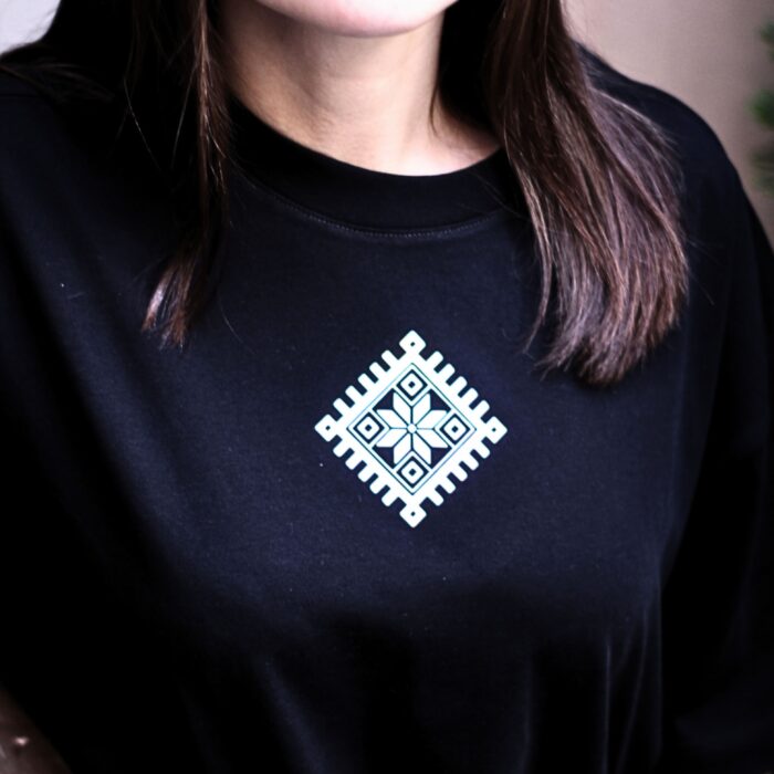 T-shirt with ethnic ornament - Image 4