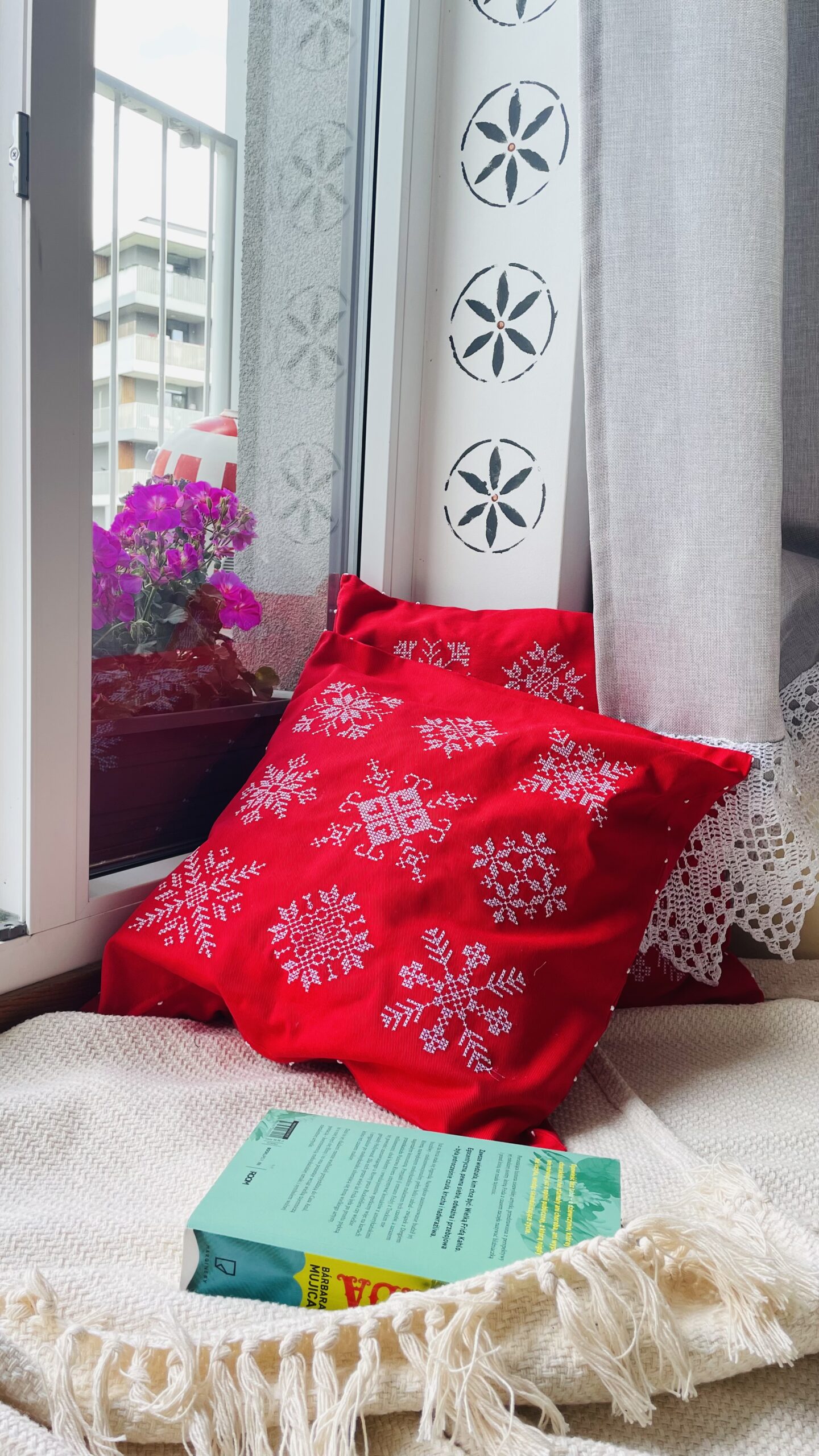 IMG_8430 Дэкаратыўная навалка на падушку - Image 1